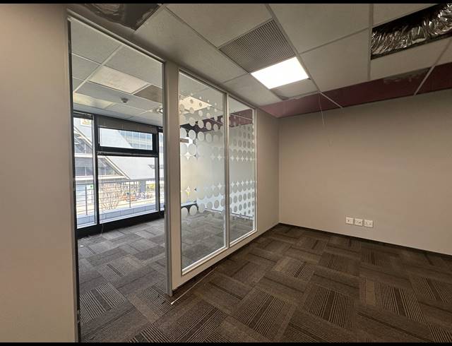 201.80M² OFFICE TO LET IN HIGHVELD